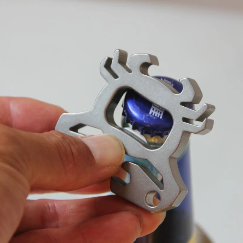 Creative Knuckle Duster Titanium Alloy Crab Bottle Opener Gadget - Image 3