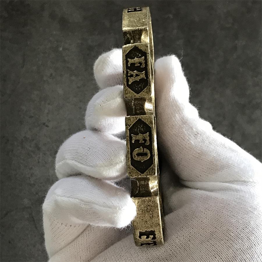 Mini Retro Style Knuckle Duster - Image 7