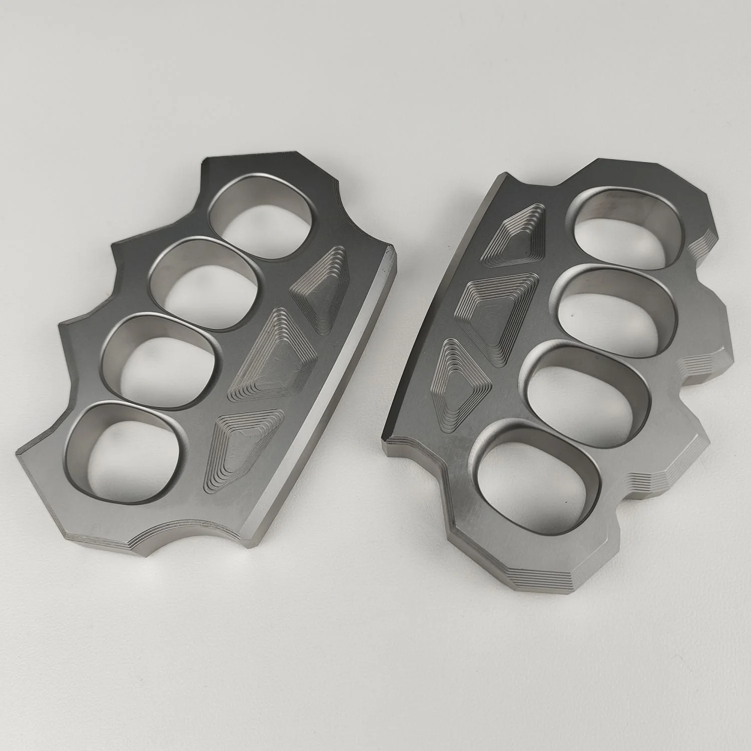 Fine Steel Knuckle Duster Four Finger Buckle Self-defense Broken Window Knuckles Boxing Training Combat Gear - Image 3