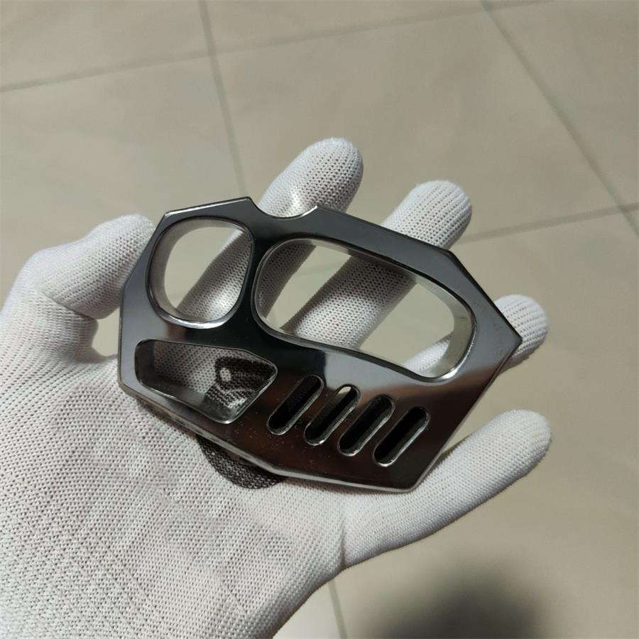 Thickened Titanium Alloy Knuckle Duster Window Breaking Tool - Image 3